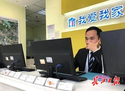 千米小路,36家二手房中介擠著開店!