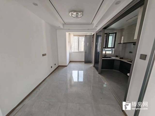 市中心 天行健 恒璽書苑3室2廳2衛,送車位,送儲藏室,中間好樓層,可,送中央空調 滕州二手房出售